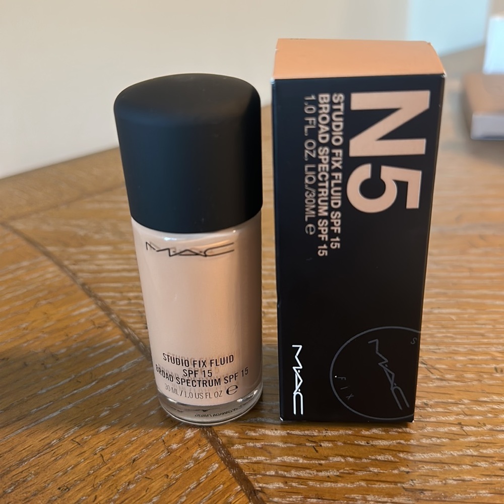Studio Fix Fluid SPF 15 Foundation, 1-oz.